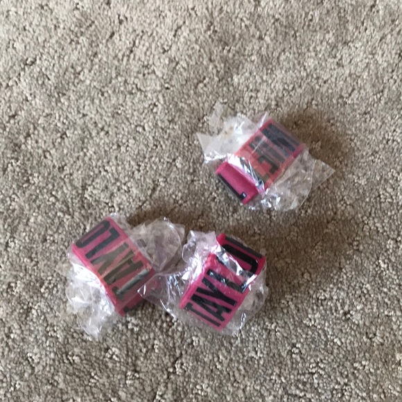 Taylor Swift “RED” rubber bracelets - Picture 1 of 2